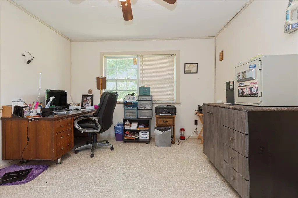 180 County Road 4255 De Kalb TX 75559