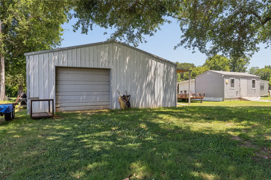 180 County Road 4255 De Kalb TX 75559
