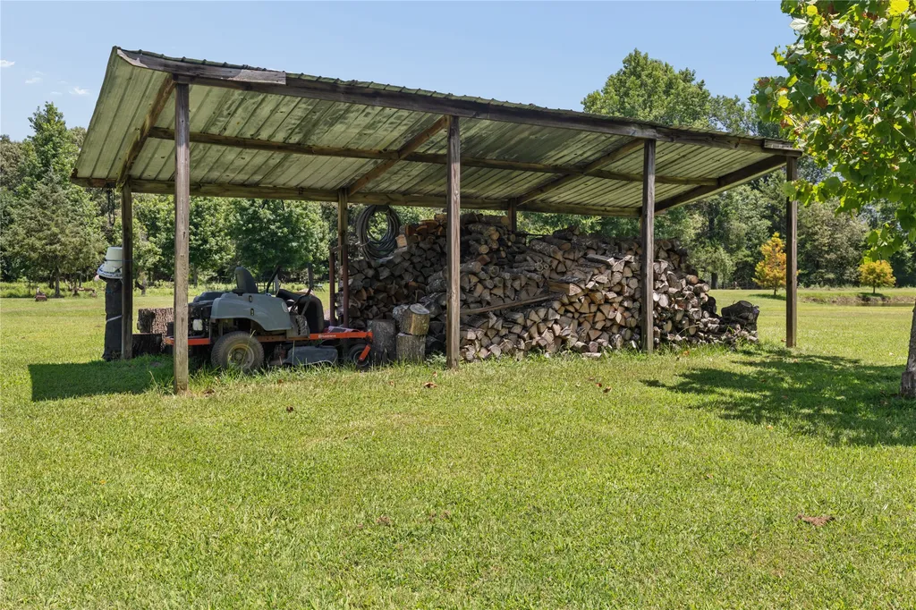 180 County Road 4255 De Kalb TX 75559