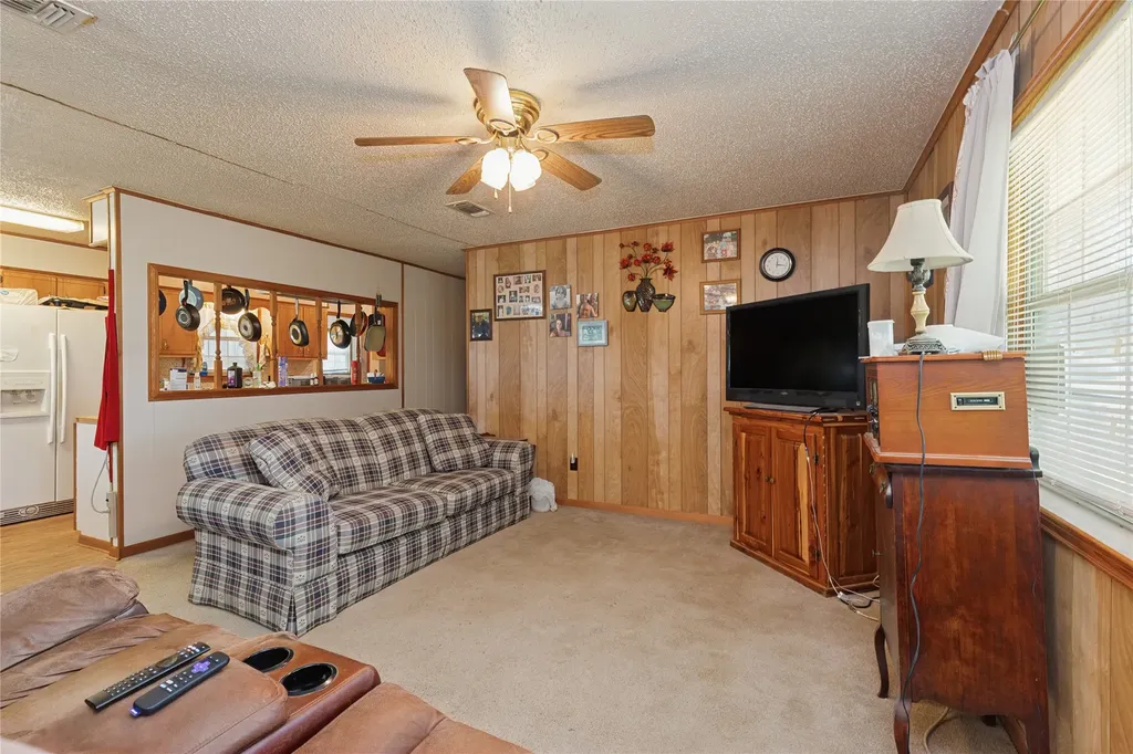 180 County Road 4255 De Kalb TX 75559