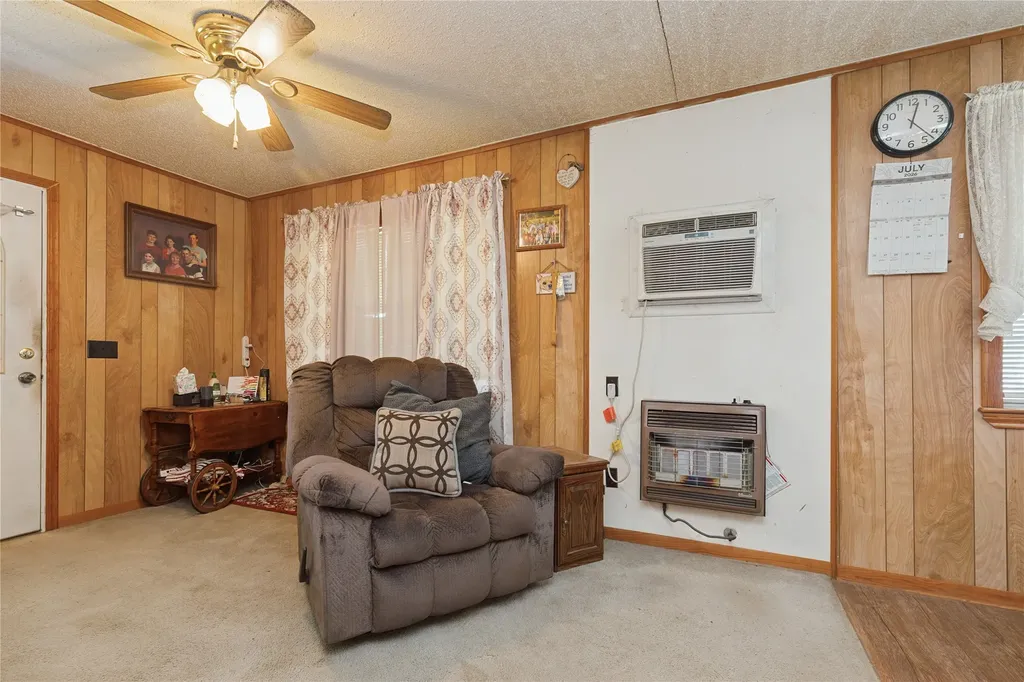 180 County Road 4255 De Kalb TX 75559