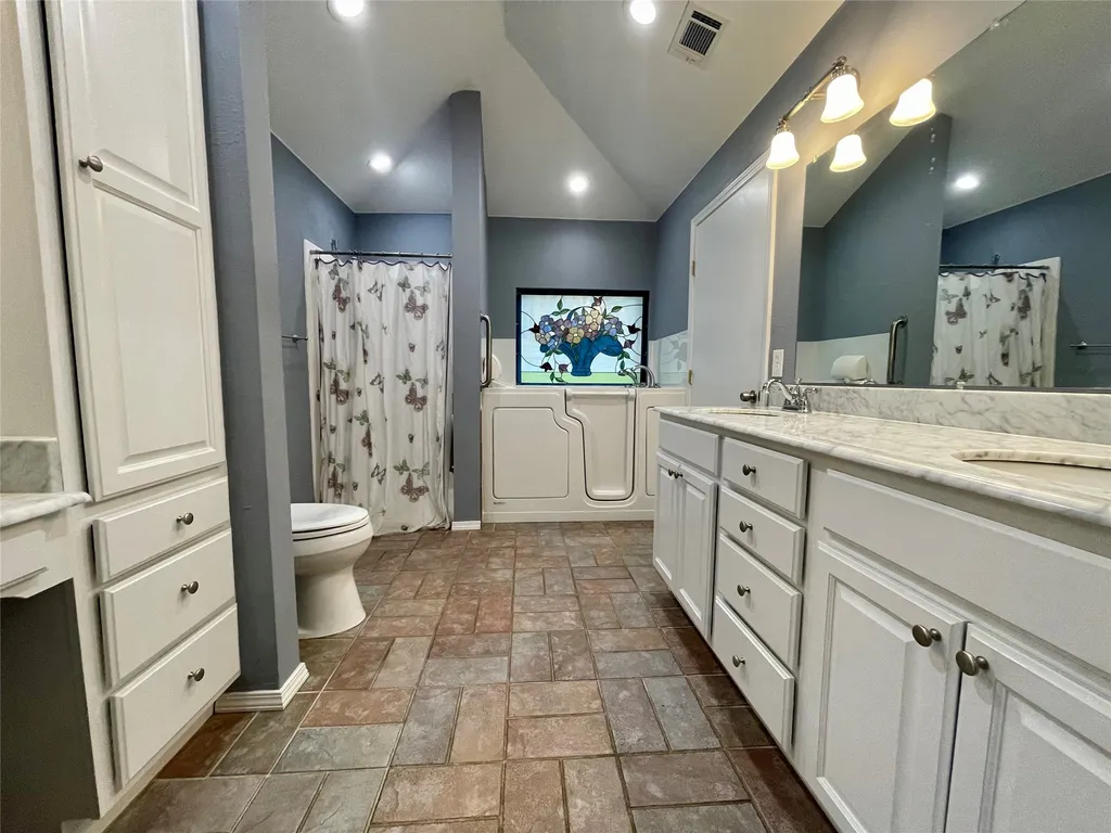 7814 La Manga Drive Dallas TX 75248
