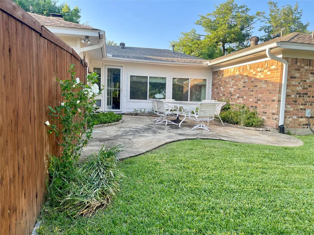 7814 La Manga Drive Dallas TX 75248