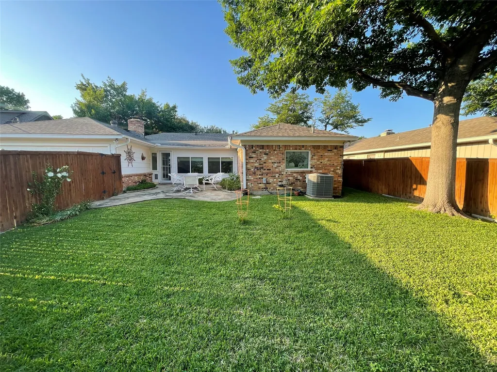 7814 La Manga Drive Dallas TX 75248