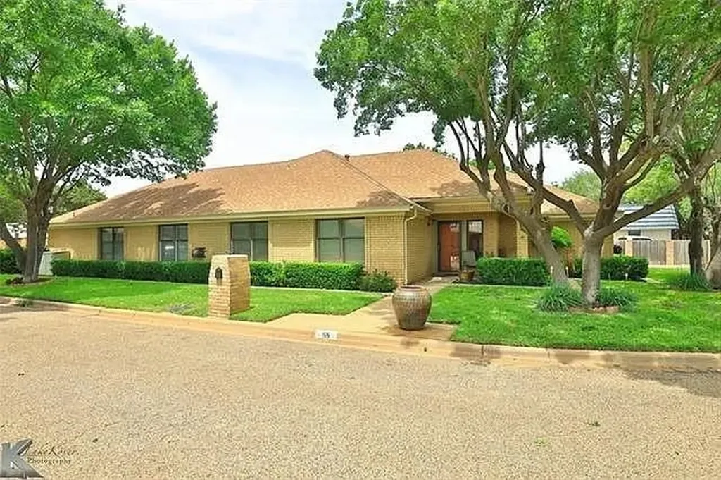 55 Surrey Square Abilene TX 79606
