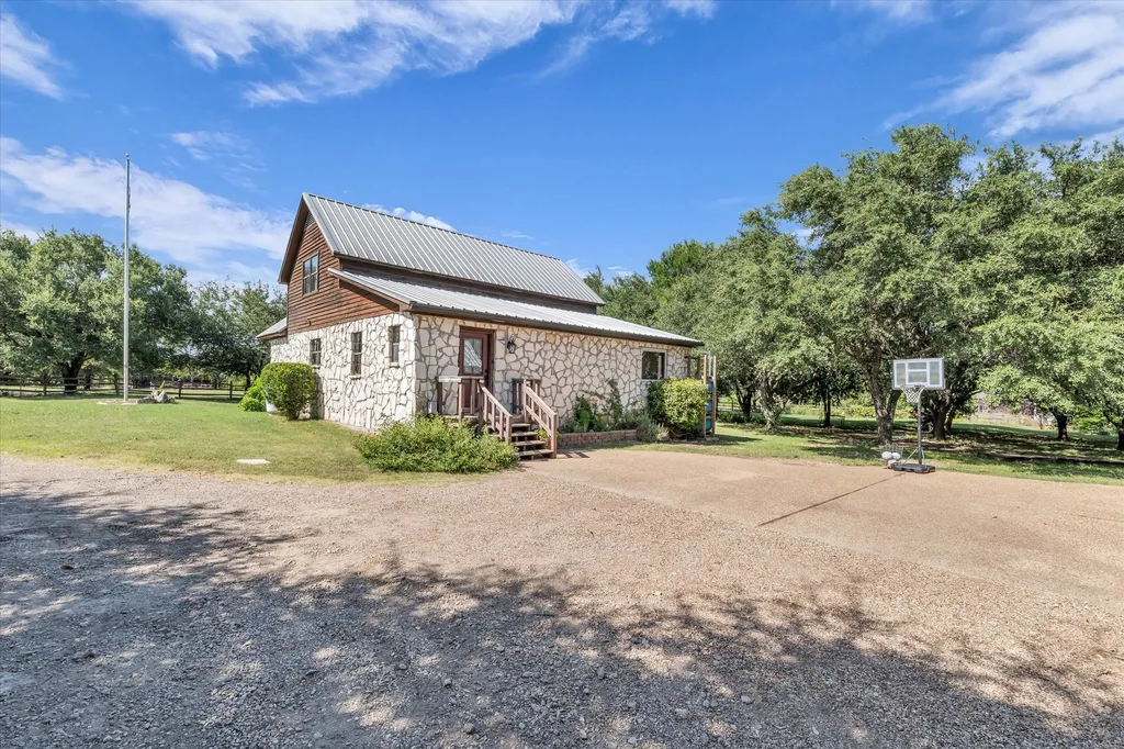 1 Chauna Way Bruceville TX 76630
