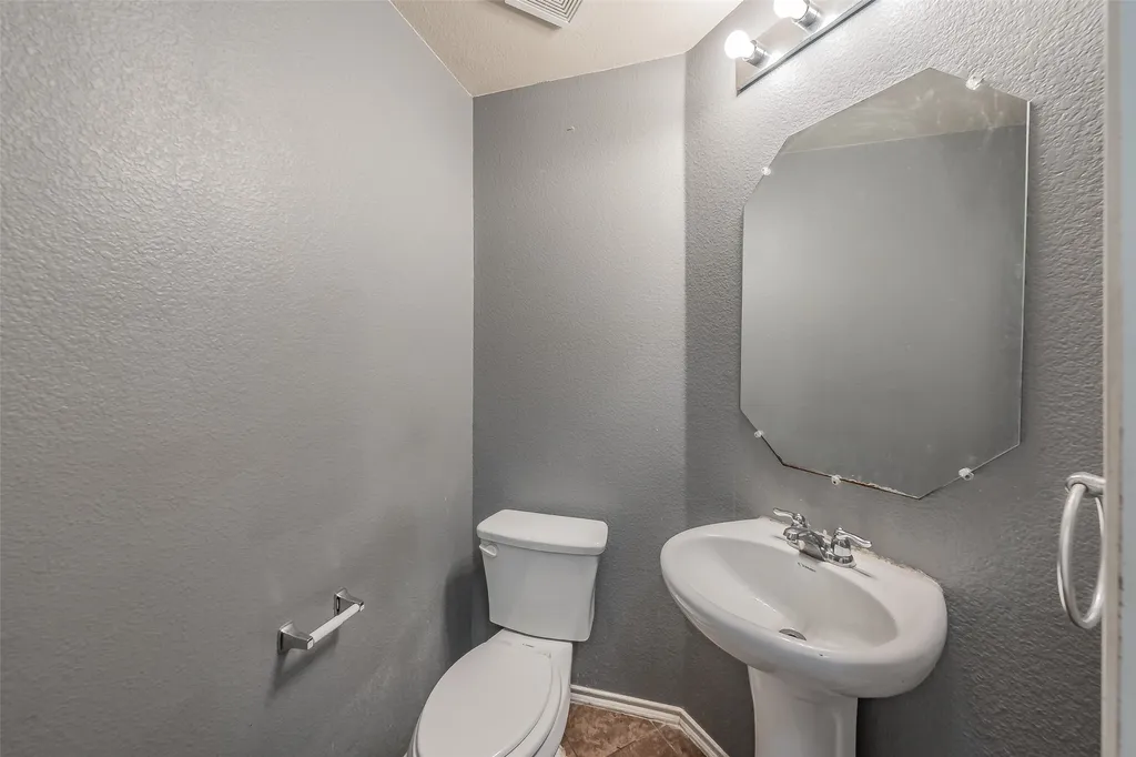 1758 Overlook Drive Lancaster TX 75146