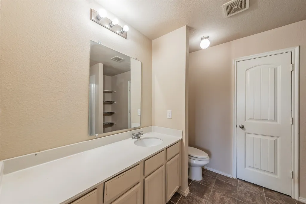1758 Overlook Drive Lancaster TX 75146