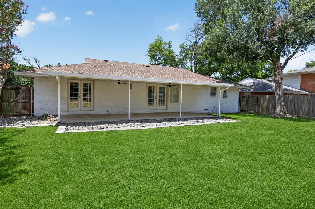 1207 College Oaks Drive Arlington TX 76010
