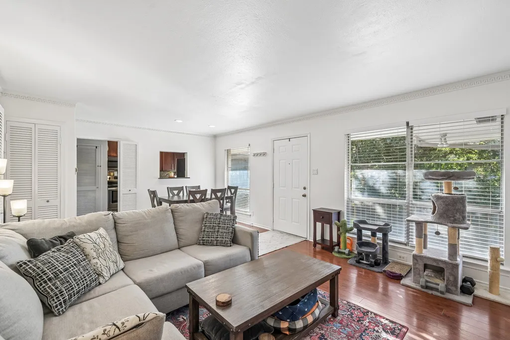 11128 Valleydale Drive Dallas TX 75230