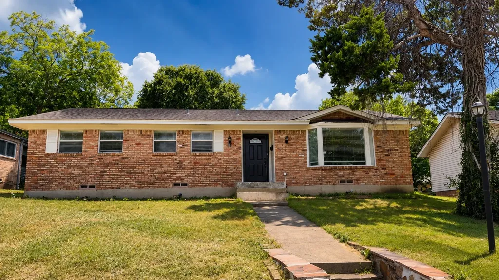 946 Highland Oaks Drive Dallas TX 75232