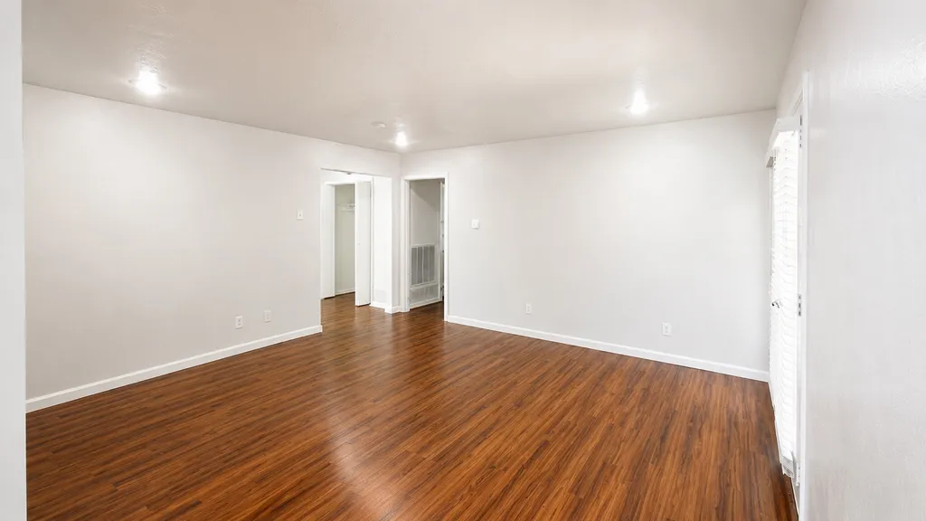 946 Highland Oaks Drive Dallas TX 75232