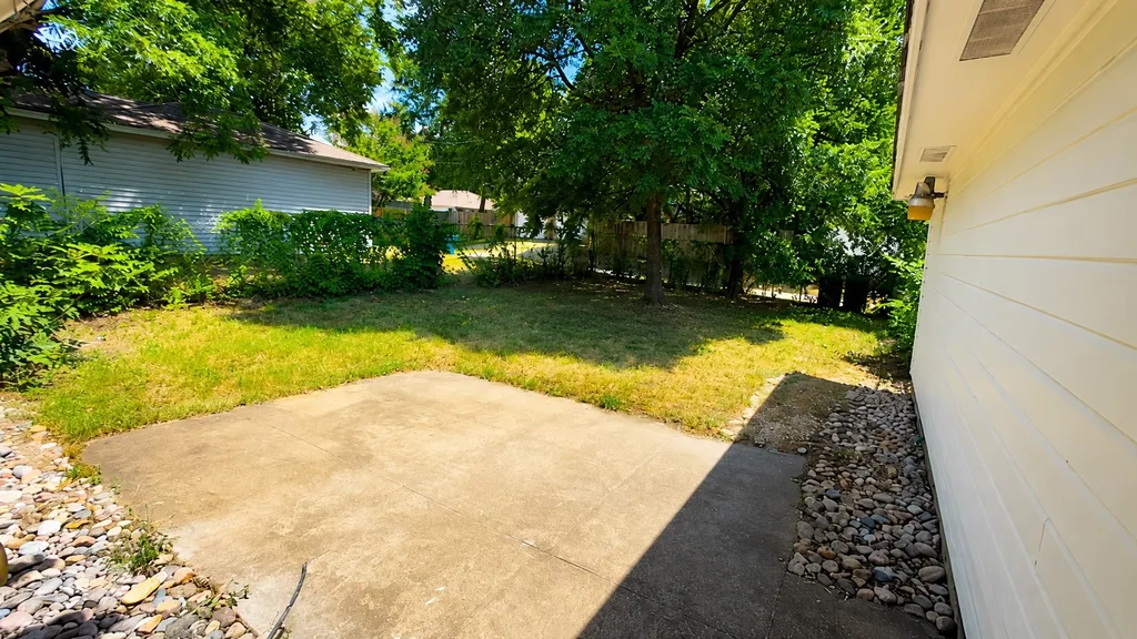 946 Highland Oaks Drive Dallas TX 75232