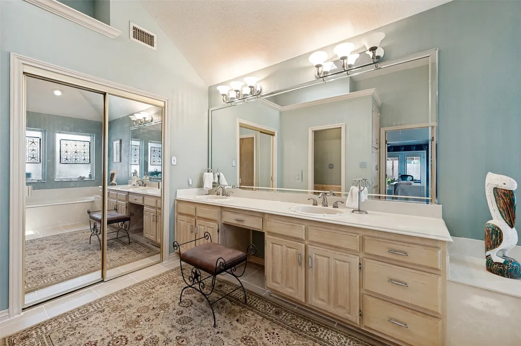 608 Crest Ridge Drive Irving TX 75061