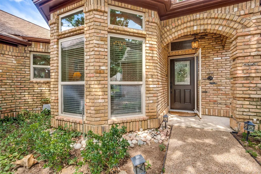 608 Crest Ridge Drive Irving TX 75061