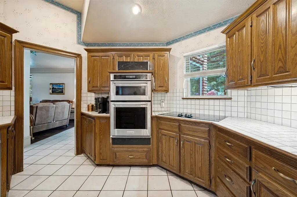 608 Crest Ridge Drive Irving TX 75061