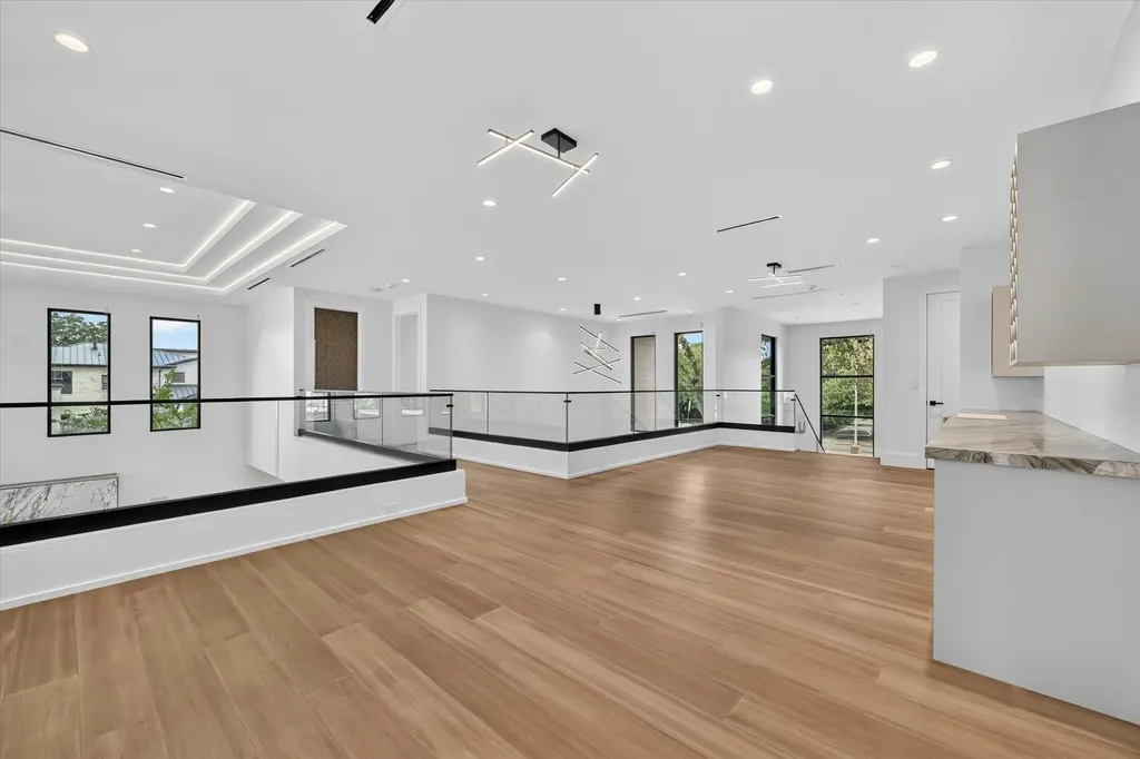 6466 Royal Lane Dallas TX 75230