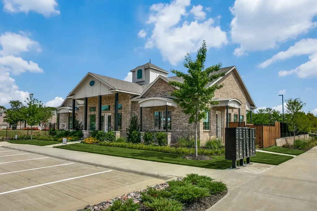 935 Ponds Edge Lane Euless TX 76040