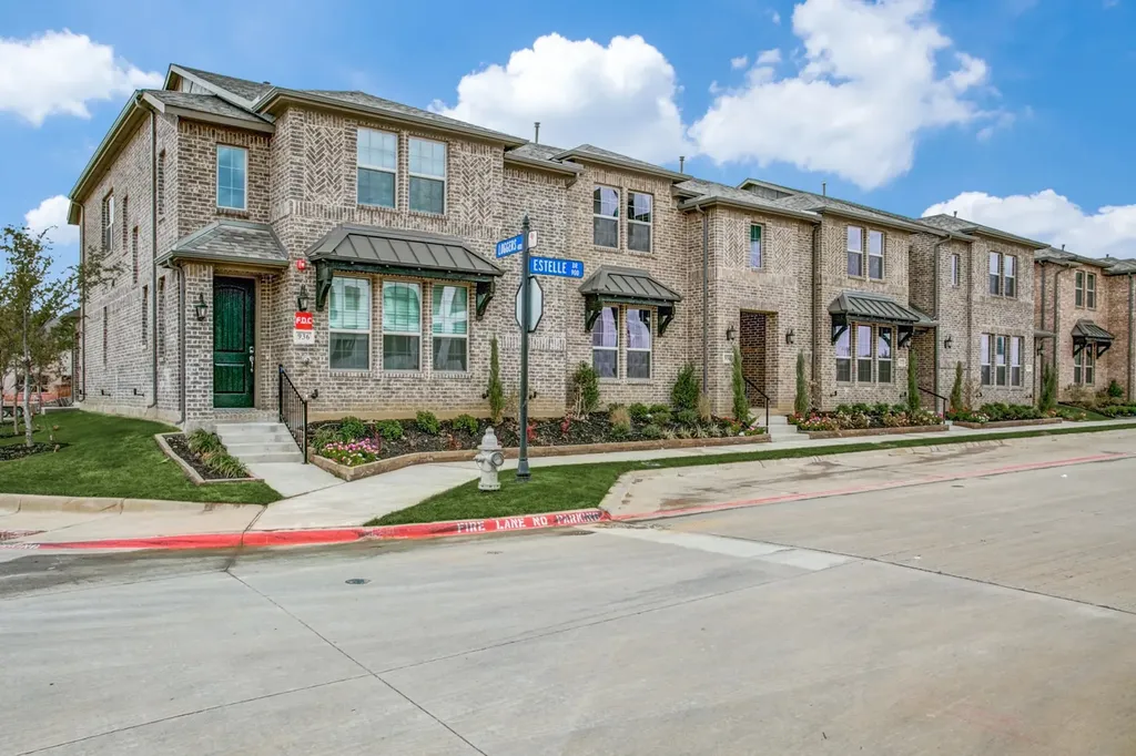 935 Ponds Edge Lane Euless TX 76040