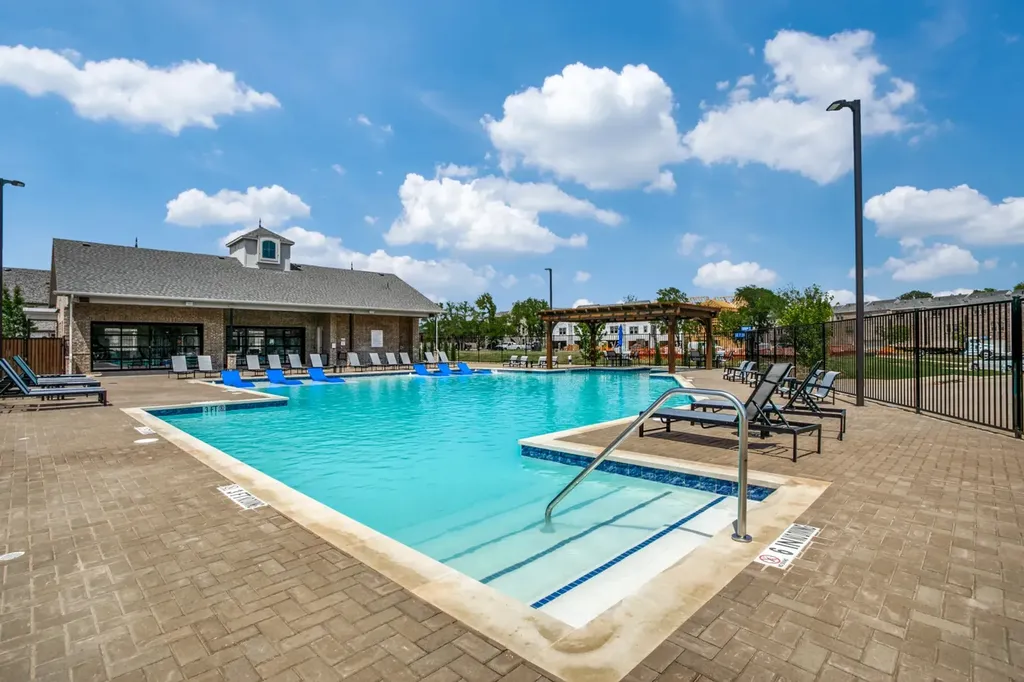 935 Ponds Edge Lane Euless TX 76040