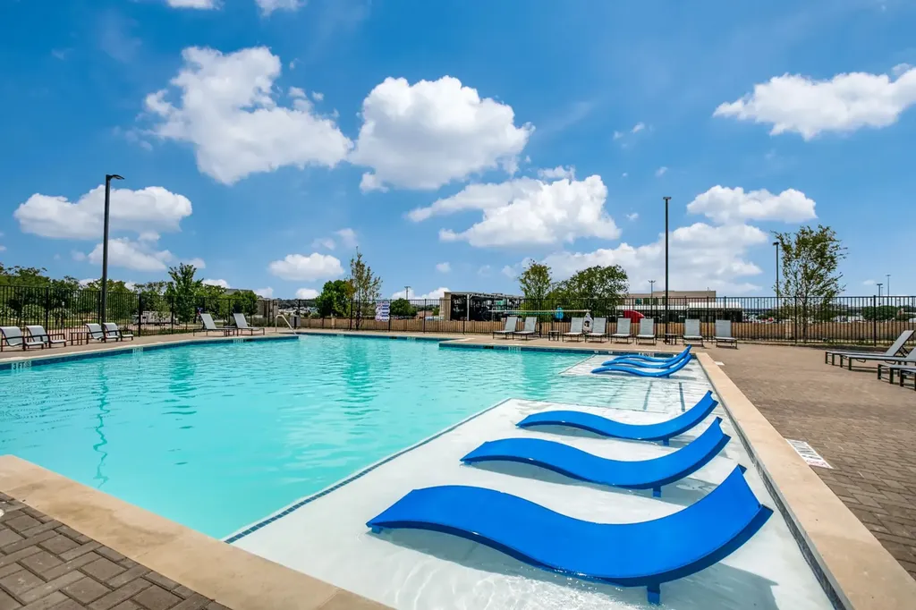 935 Ponds Edge Lane Euless TX 76040