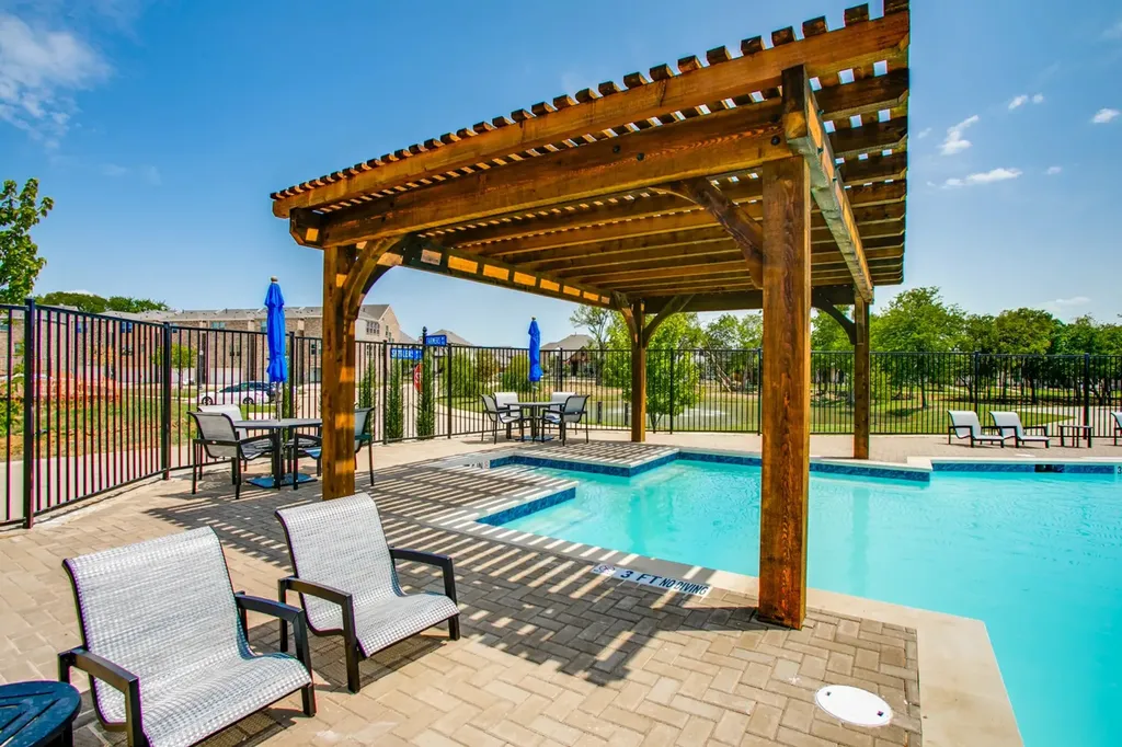 935 Ponds Edge Lane Euless TX 76040