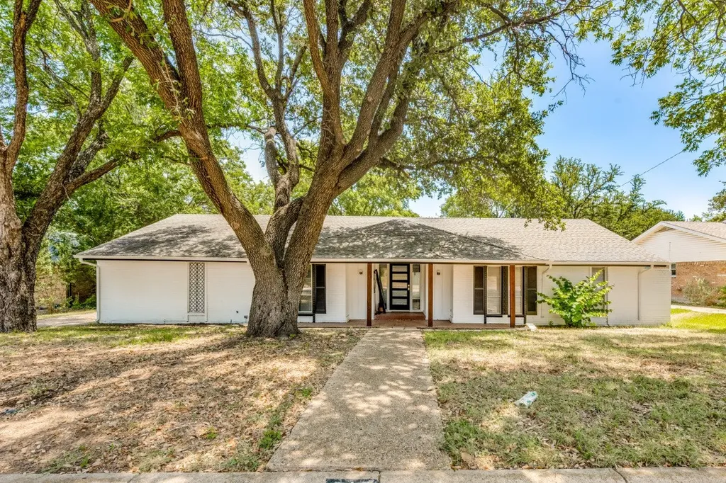 317 Cedar Creek Court Fort Worth TX 76103
