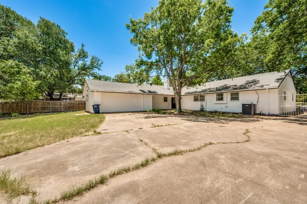 317 Cedar Creek Court Fort Worth TX 76103