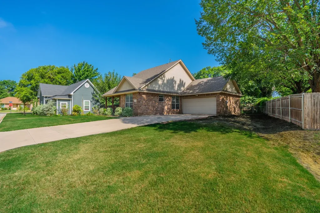 403 Summer Tree Lane Springtown TX 76082