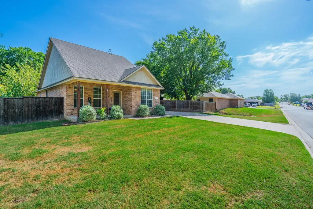 403 Summer Tree Lane Springtown TX 76082