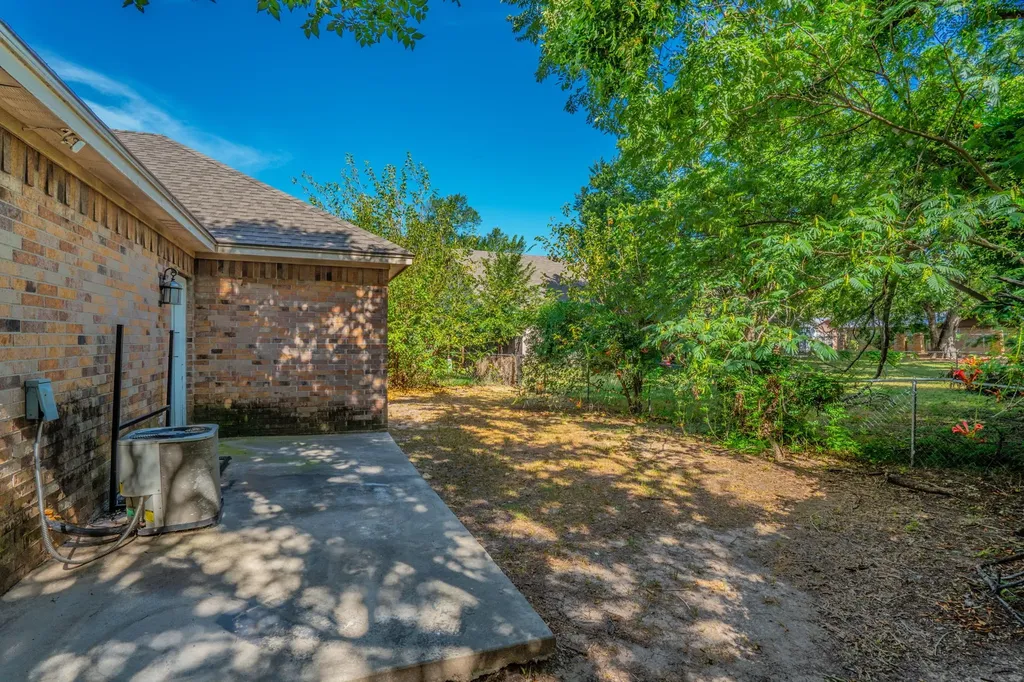 403 Summer Tree Lane Springtown TX 76082