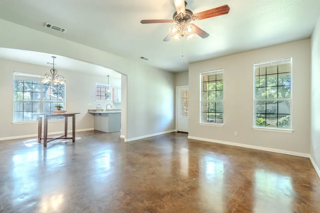 403 Summer Tree Lane Springtown TX 76082