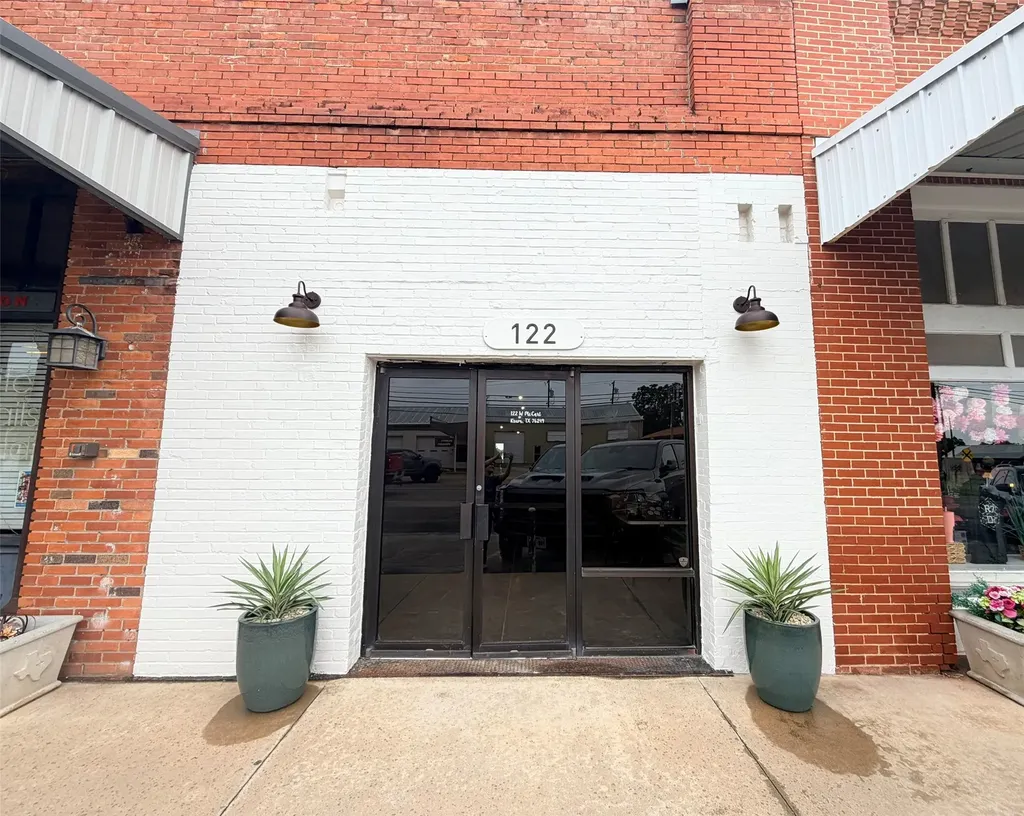 122 W Mccart Street Krum TX 76249