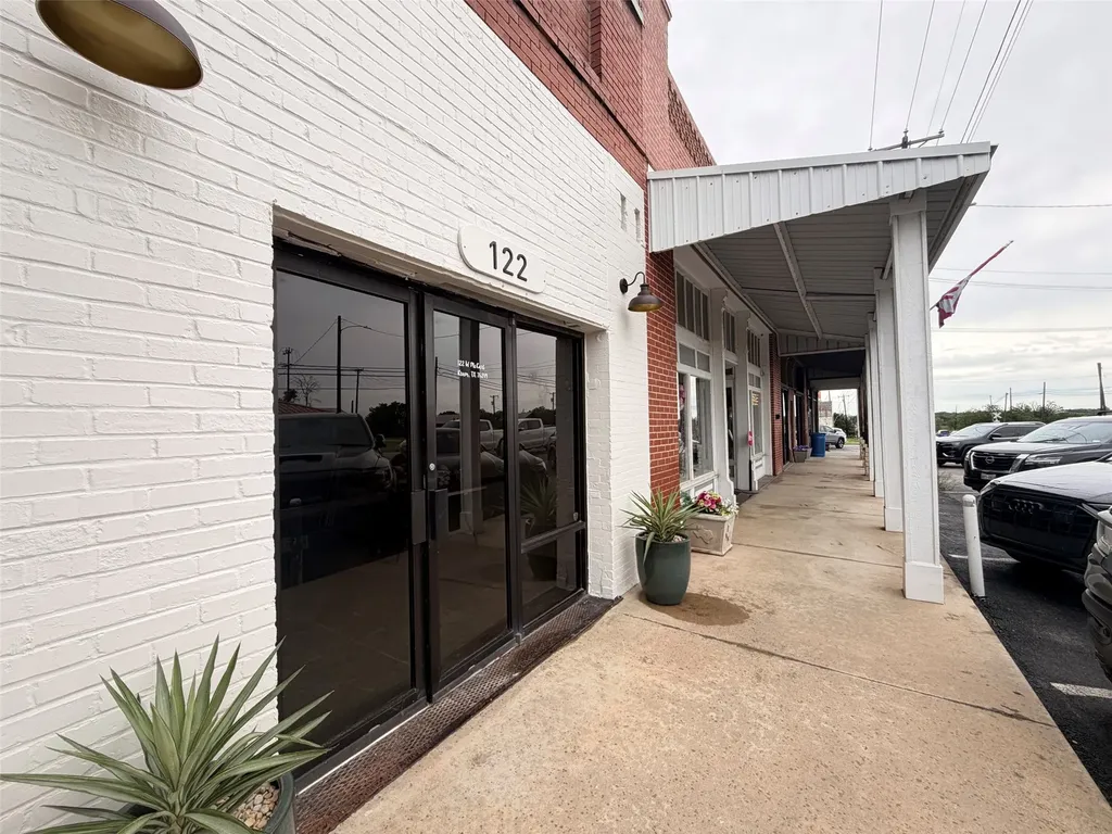 122 W Mccart Street Krum TX 76249