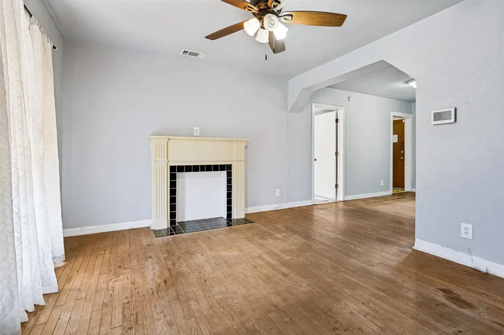 1343 E Ann Arbor Avenue Dallas TX 75216