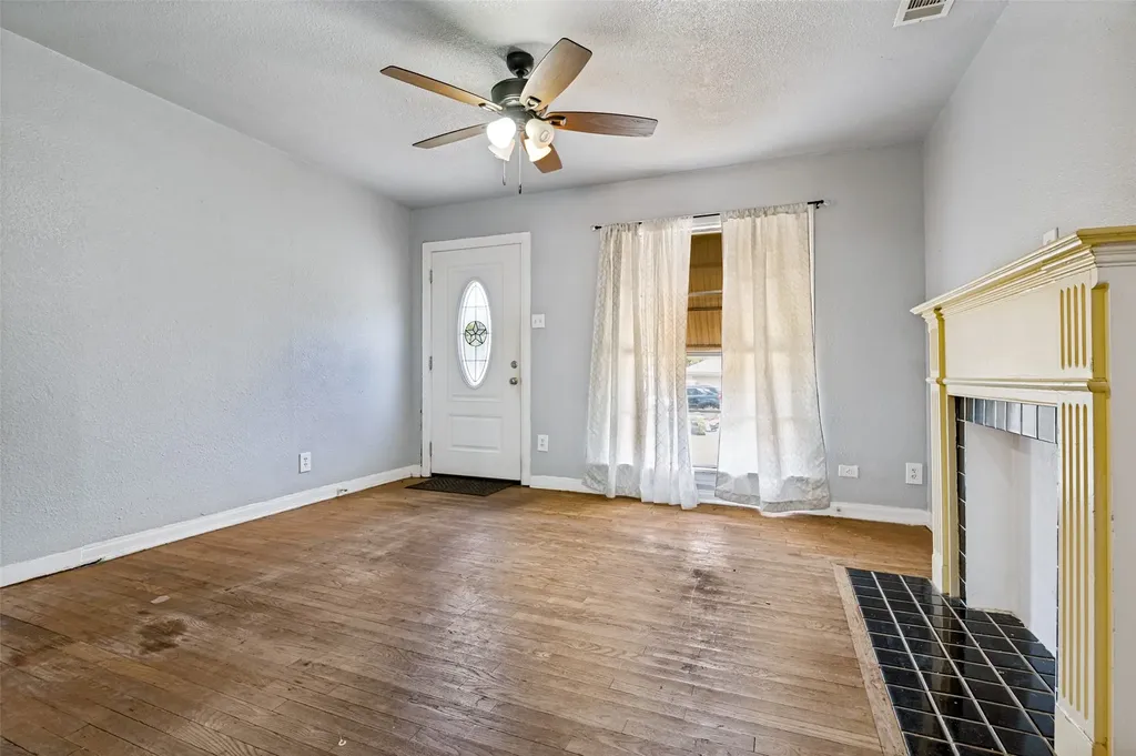 1343 E Ann Arbor Avenue Dallas TX 75216
