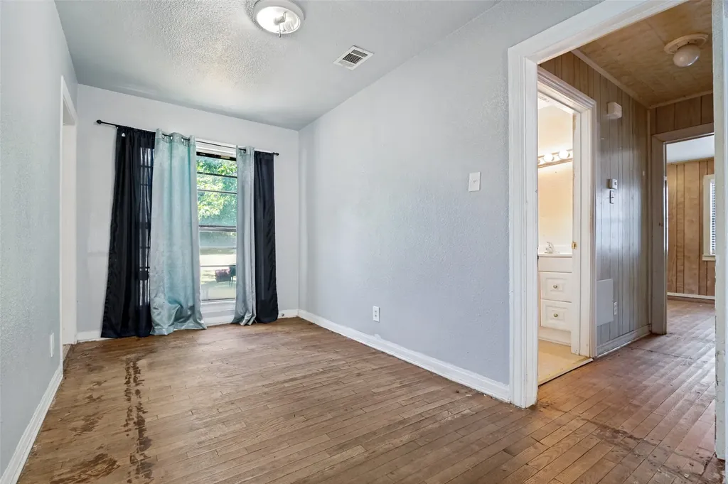 1343 E Ann Arbor Avenue Dallas TX 75216