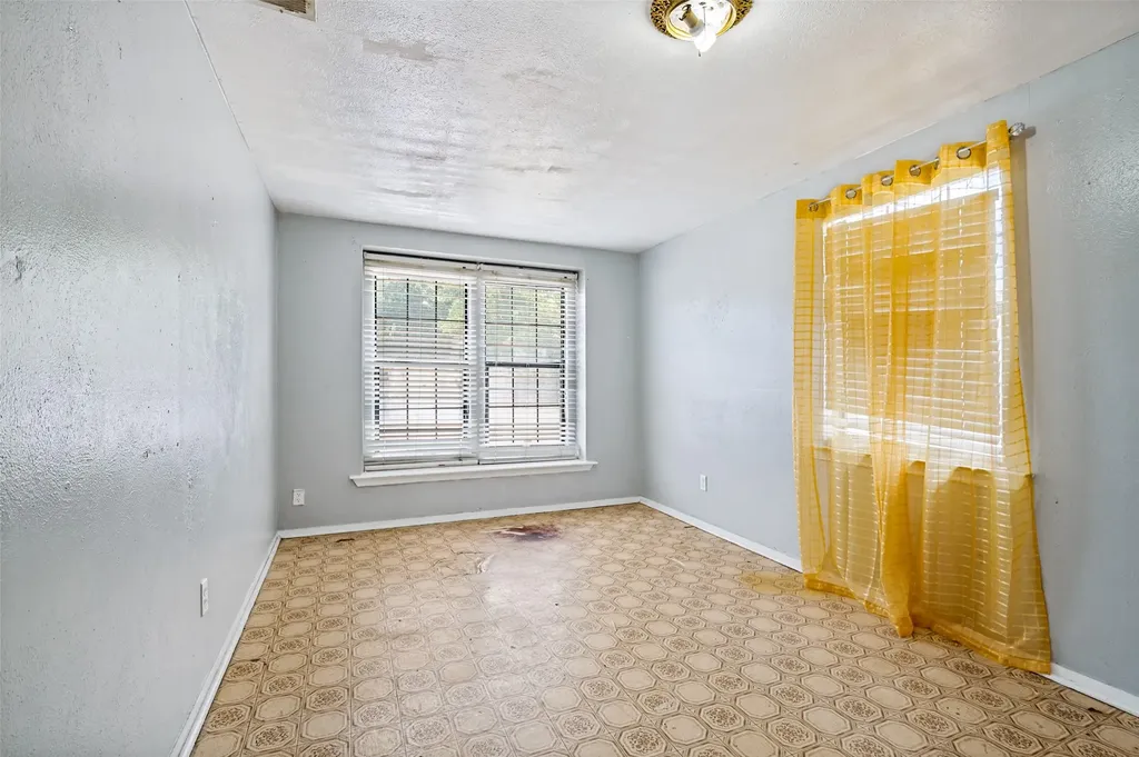 1343 E Ann Arbor Avenue Dallas TX 75216