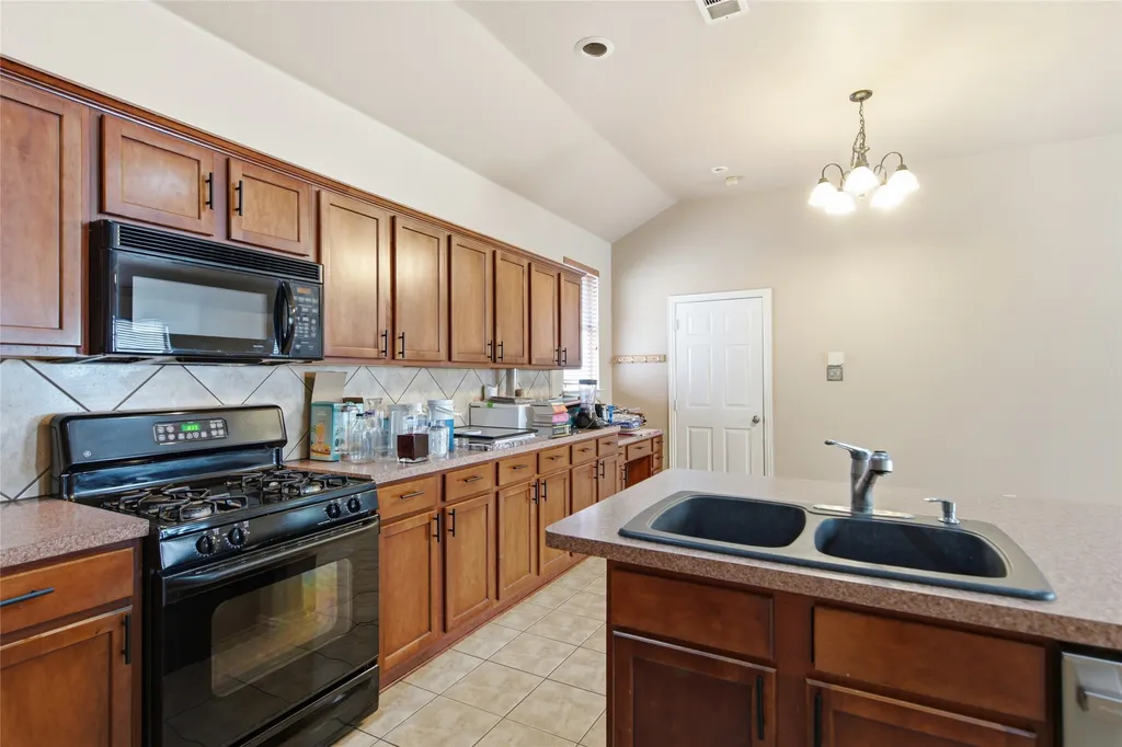 1728 Mercer Way Savannah TX 76227