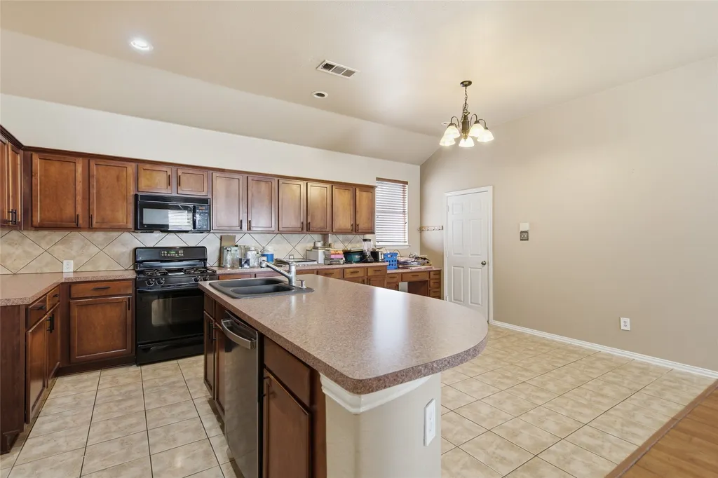 1728 Mercer Way Savannah TX 76227