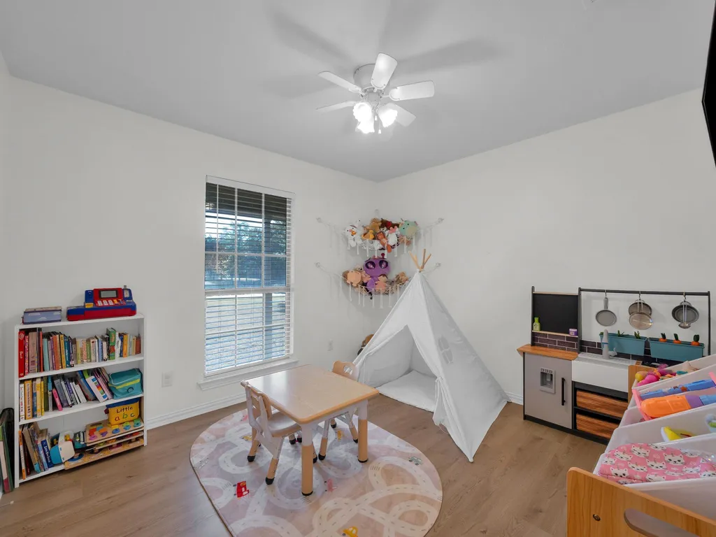 1020 Oak Hollow Lane Combine TX 75159