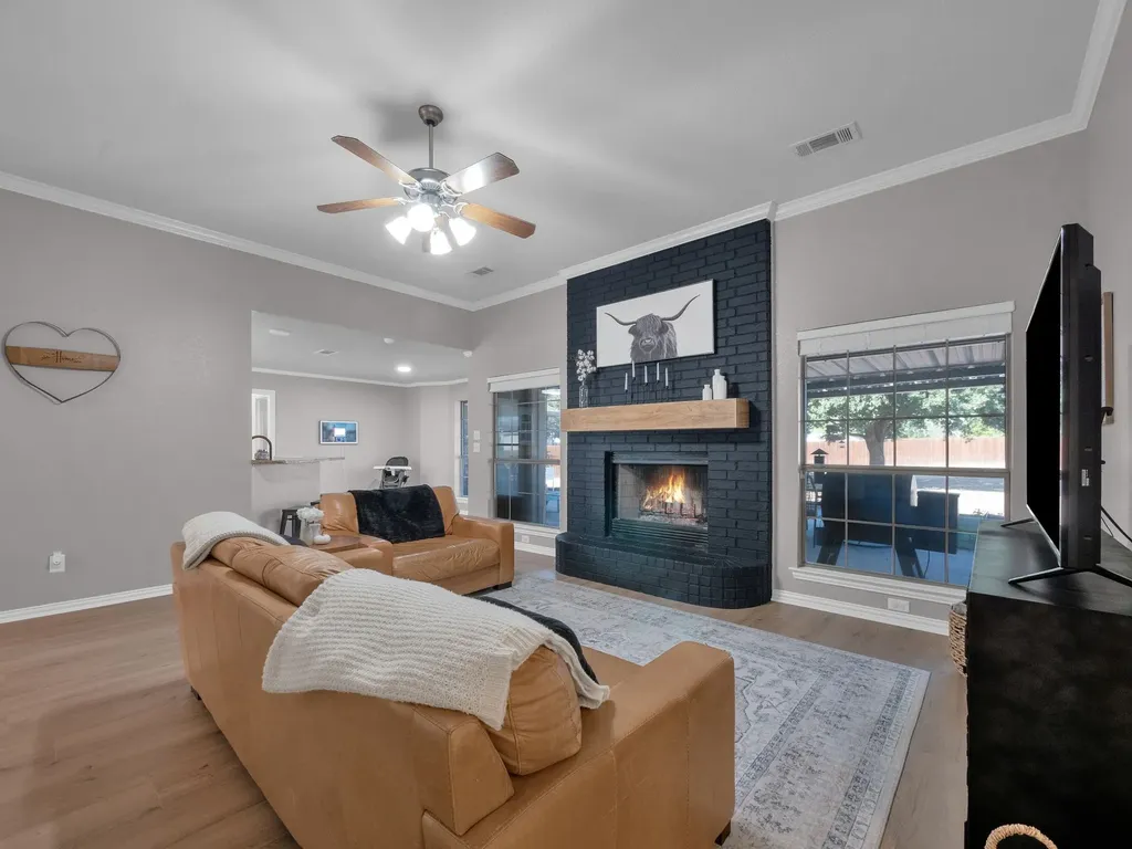 1020 Oak Hollow Lane Combine TX 75159