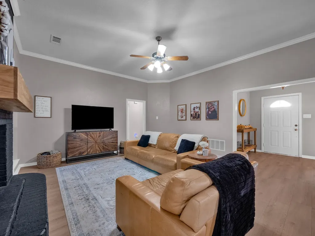 1020 Oak Hollow Lane Combine TX 75159