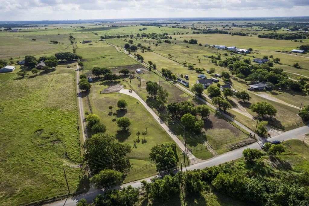 945 Lone Elm Road Waxahachie TX 75167