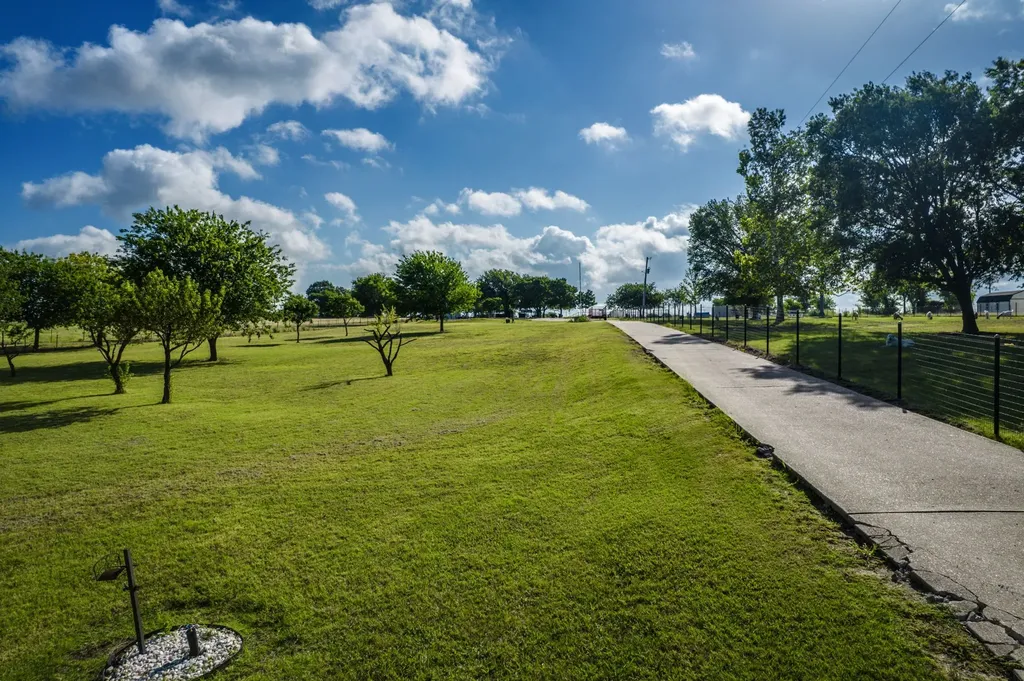945 Lone Elm Road Waxahachie TX 75167
