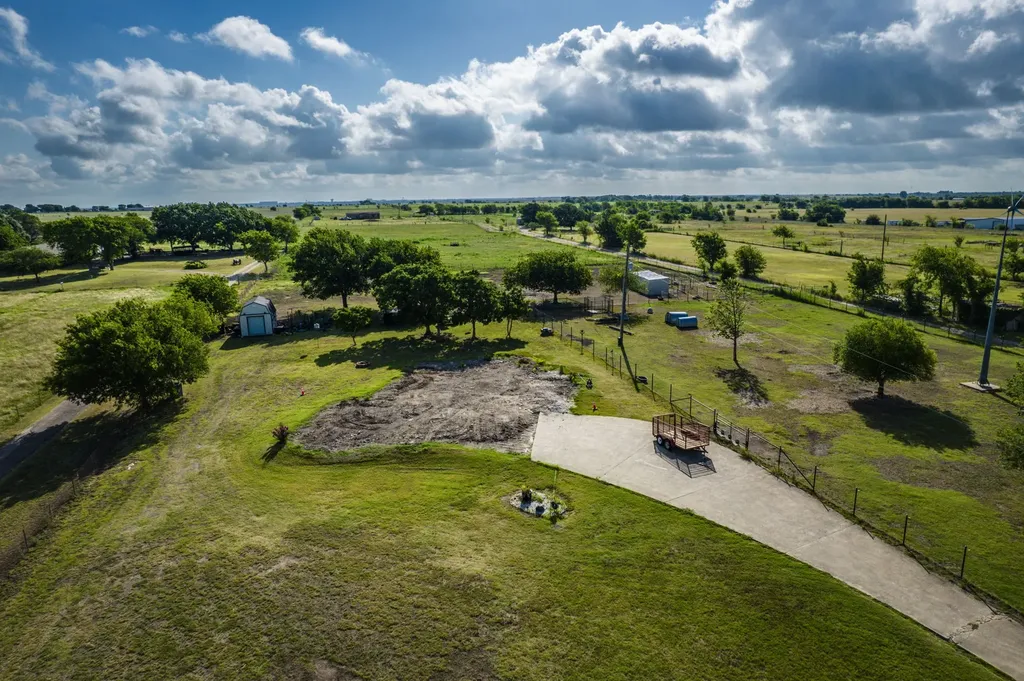 945 Lone Elm Road Waxahachie TX 75167