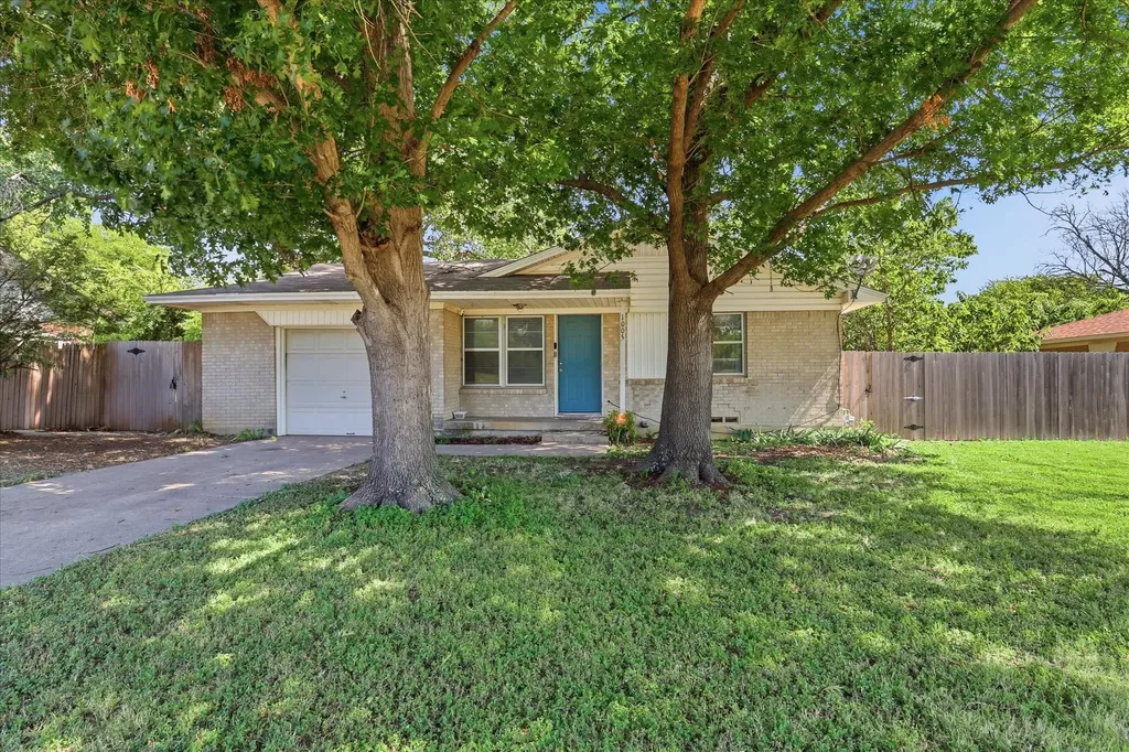 1005 Monterey Drive Denton TX 76209