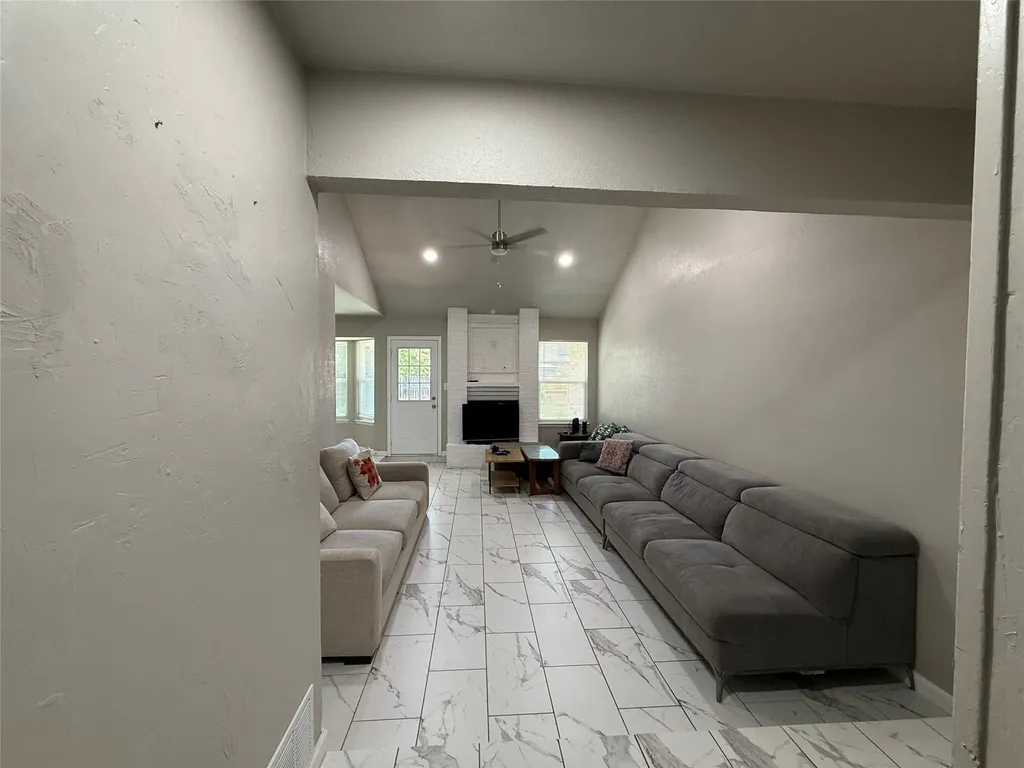 109 Colony Drive Arlington TX 76002