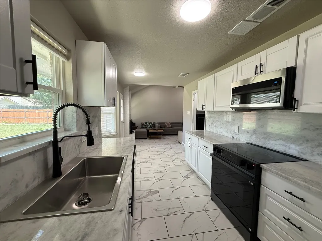 109 Colony Drive Arlington TX 76002