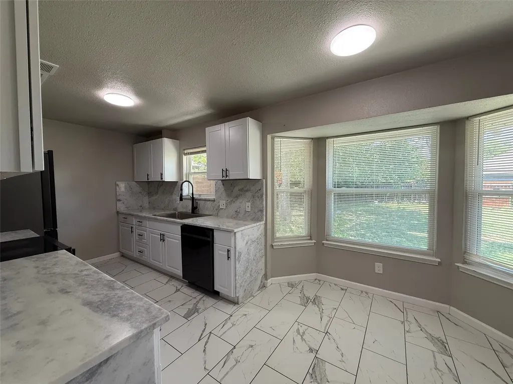 109 Colony Drive Arlington TX 76002